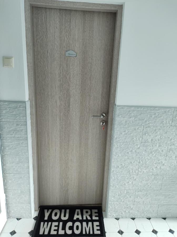 Happy Apartment Karlovac Bagian luar foto