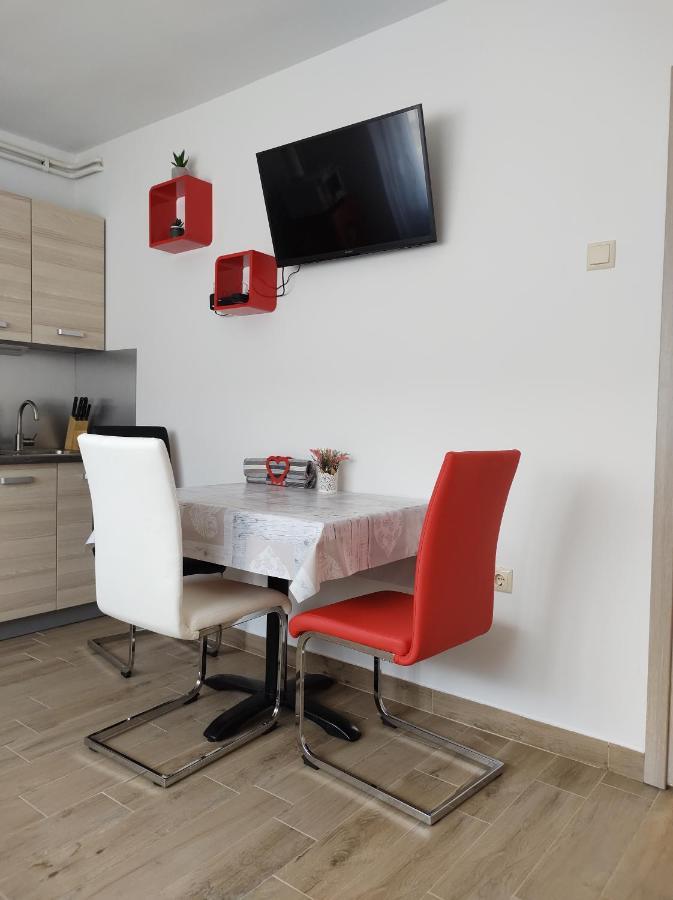 Happy Apartment Karlovac Bagian luar foto