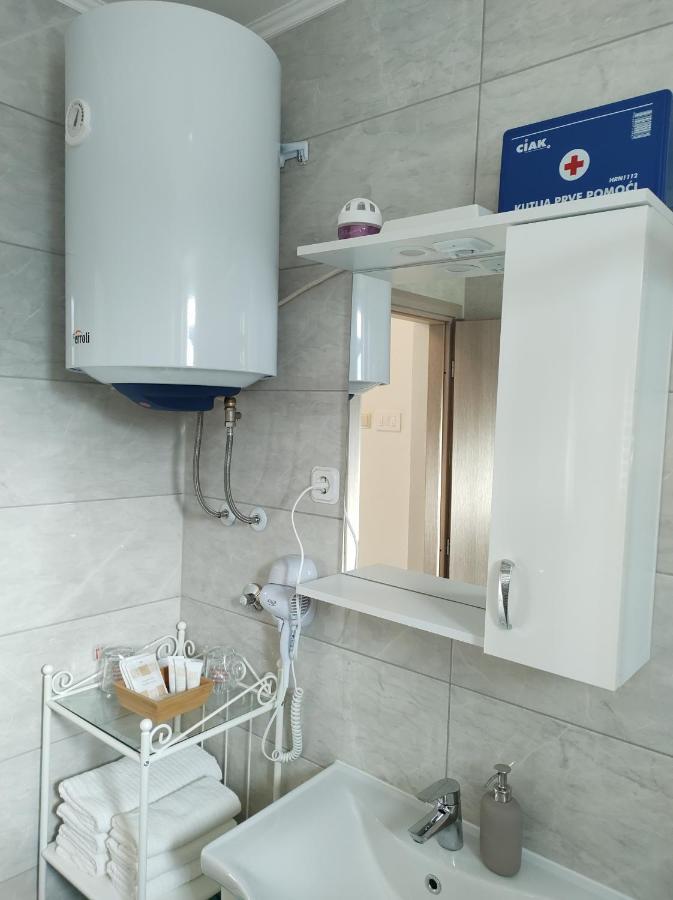 Happy Apartment Karlovac Bagian luar foto