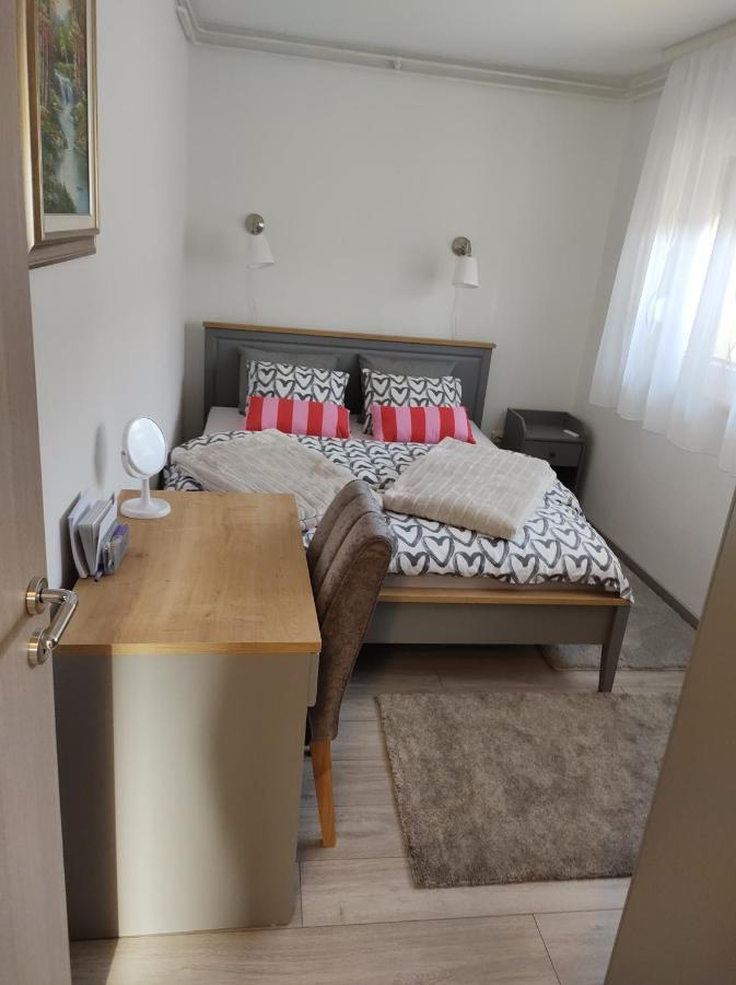 Happy Apartment Karlovac Bagian luar foto