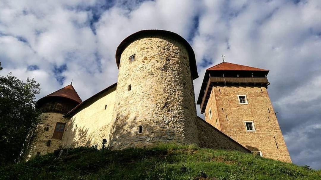 Happy Apartment Karlovac Bagian luar foto