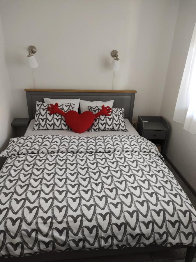 Happy Apartment Karlovac Bagian luar foto