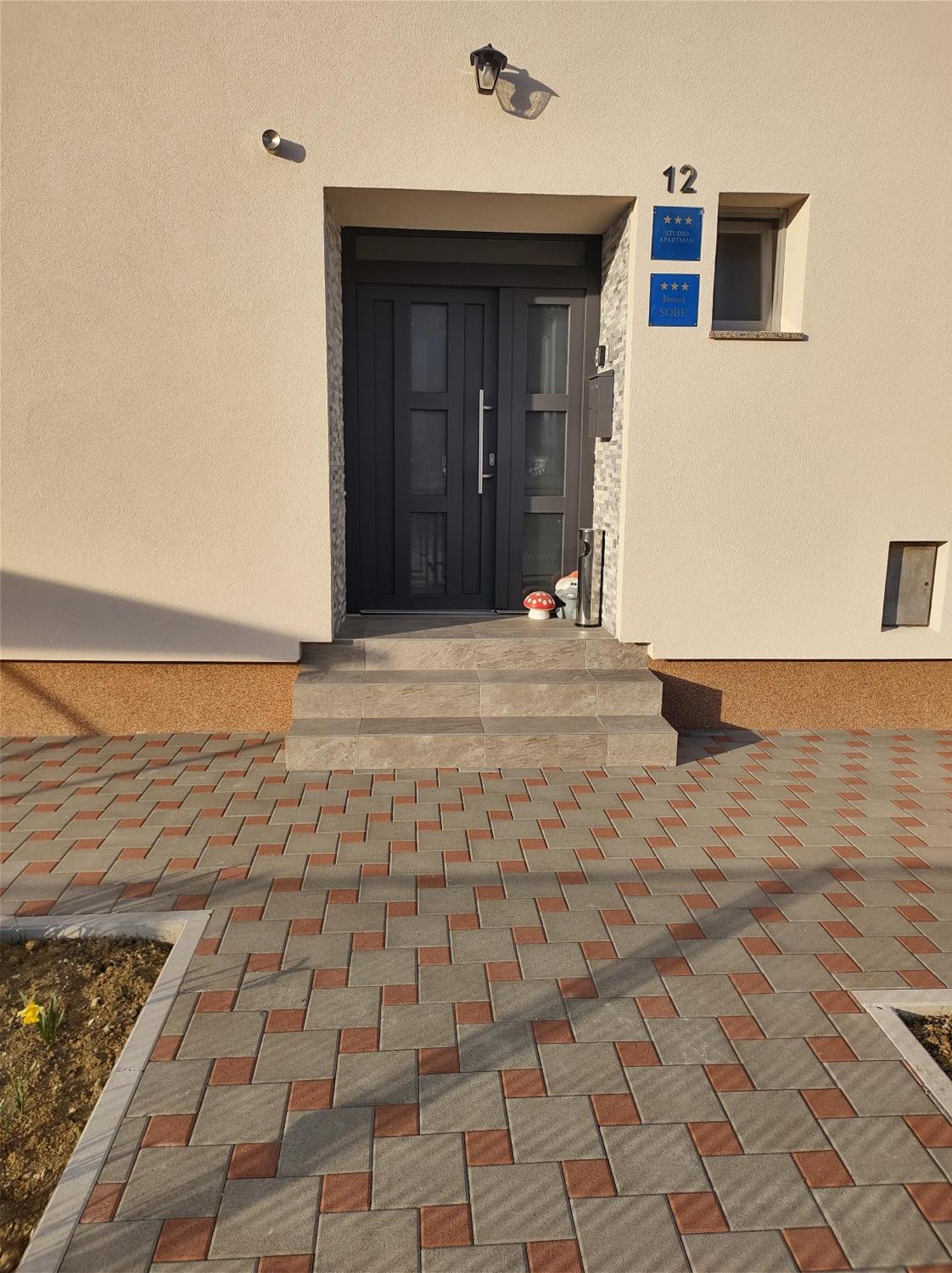Happy Apartment Karlovac Bagian luar foto